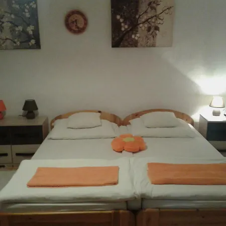 Apartment 100 Eves Nosztalgia